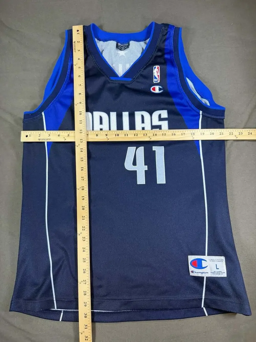 Vintage Champion NBA Dallas Mavericks Dirk Nowitzki #41 Away Jersey Size L
